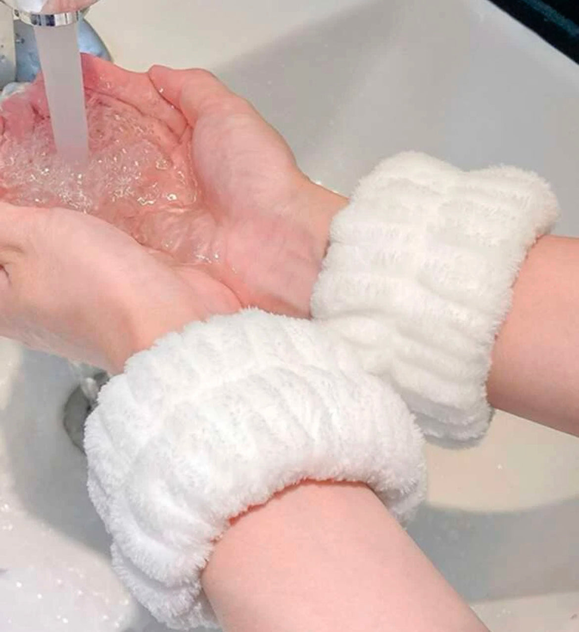 Spa Towel Wristbands for Drip-Free Face Washing